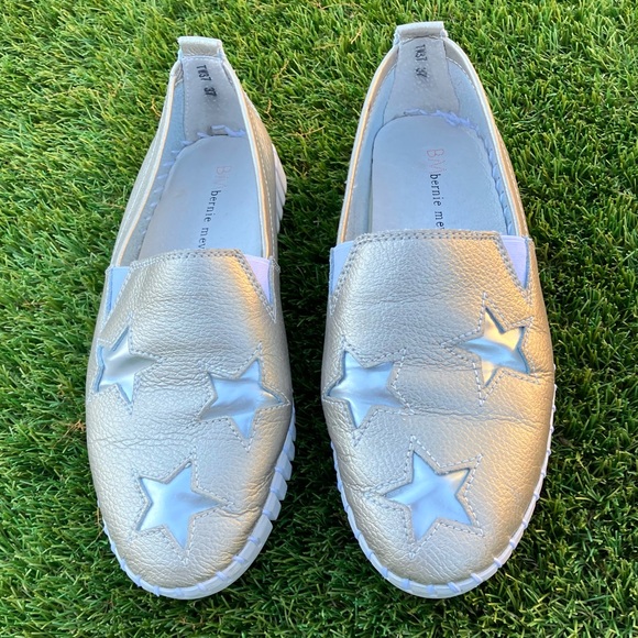 bernie mev. Metallic Gold Star Slip-On Loafers, size EU 37 (US 6-7) - Picture 7 of 13